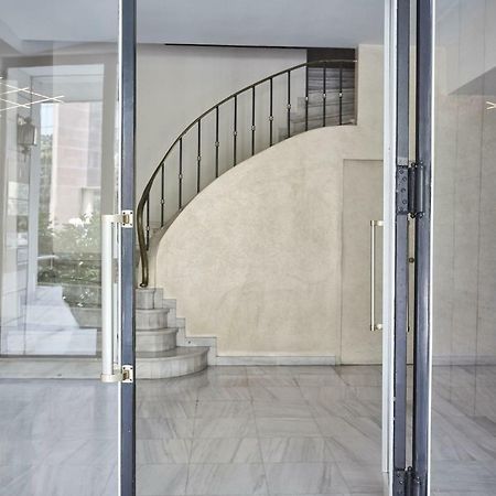Chic One Bd Apartment With Hilton View Афины Экстерьер фото